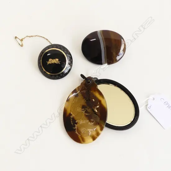 3 PCES, AGATE BROOCH, TORTOISESHELL BROOCH & MIRROR 70x45mm
