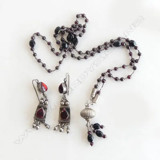 SILVER & GARNET ETHNIC NECKLACE & PR DROP EARRINGS