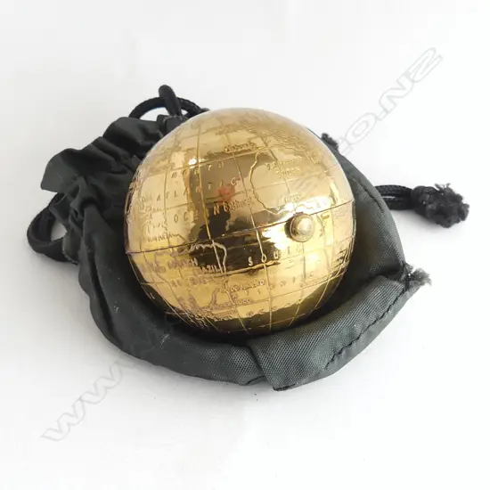 GLOBE POWDER COMPACT (original bag)