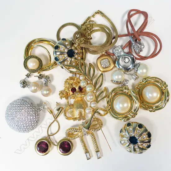 ASST. JEWELLERY INCL. 2 SWARORVSKI PENDANT NECKLACES & EARRINGS ETC