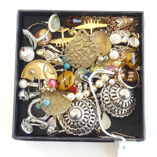 COLLECTION COSTUME EARRINGS, SOME PAIRS, SOME SINGLES