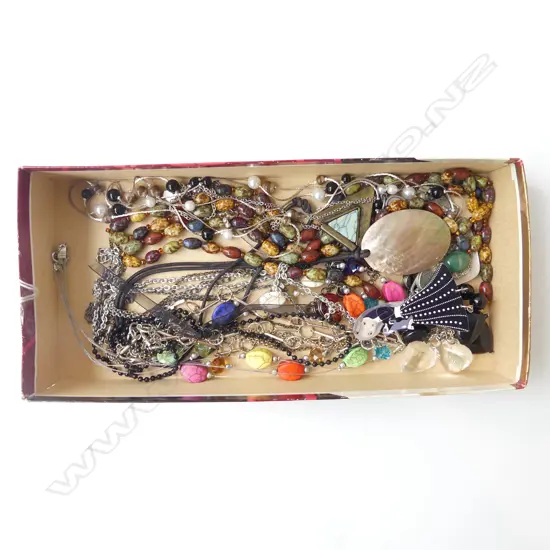 TRAY COSTUME NECKLACES