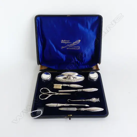 CASED S/SILVER HANDLED 9PC MANICURE SET L.220mm