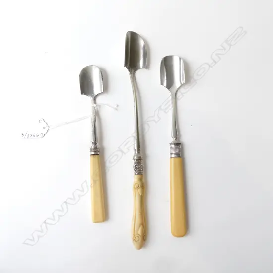 THREE VICTORIAN STILTON CHEESE SCOOPS TWO WITH IVORY HANDLES, L.185MM-255MM