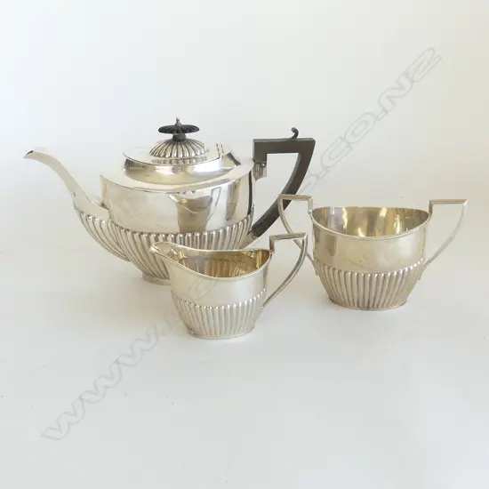 3 PCE HALLMARKED STG SILVER TEA SET, 910gms