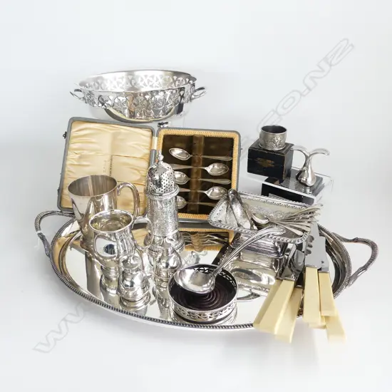 EP GALLERY TRAY EP COLLECTION & WHITE HANDLED KNIVES