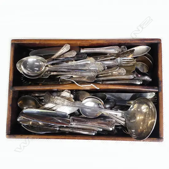 ASST. EP CUTLERY IN WOODEN CARRY CASE W.380mm
