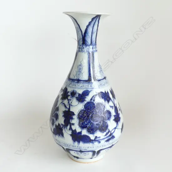 ORIENTAL B/W VASE H.350mm