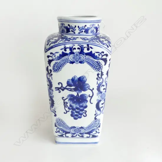 B/W ORIENTAL VASE H.345mm