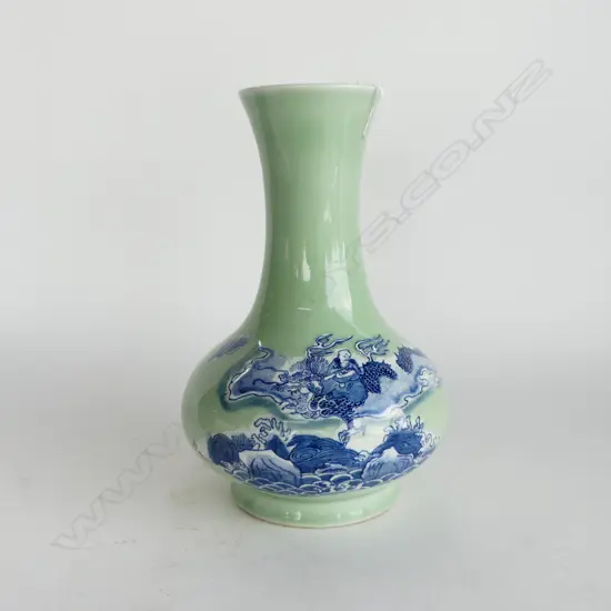 CHINESE CELADON VASE, 6 CHARACTER MARK H.285mm