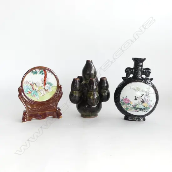 3 ORIENTAL PCES; 2 VASES + MINI SCREEN H.205mm