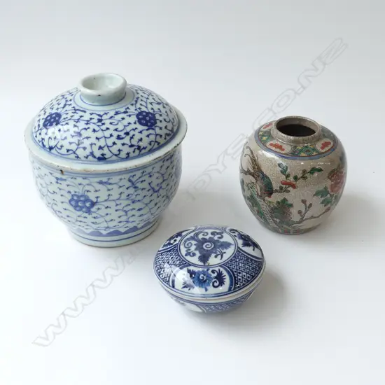 2 ORIENTAL B/W LIDDED CONTAINERS H.190mm + GINGER JAR