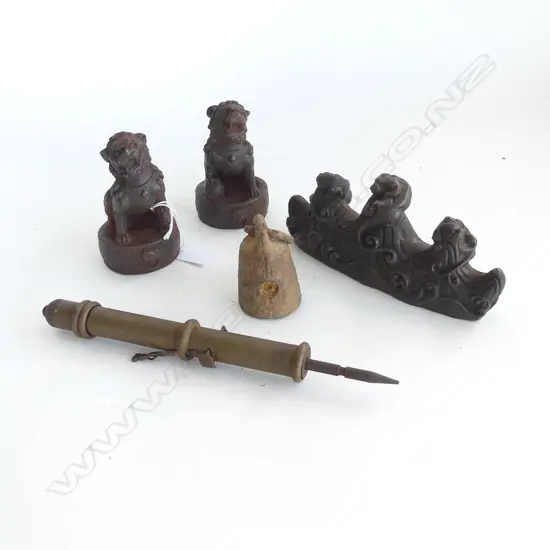 5 ORIENTAL METAL PCES; INCL. PR FU DOGS H.110mm