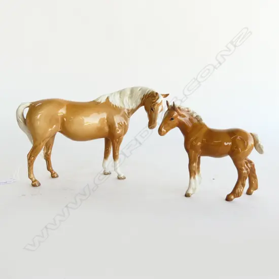 BESWICK PALOMINO HORSE (EAR CHIPPED) & FOAL H.140mm