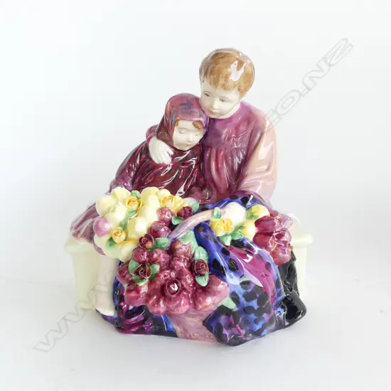 ROYAL DOULTON FIGURINE 'FLOWER SELLER'S CHILDREN' 200 x 200mm (faulted)