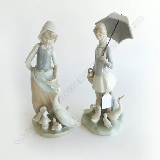 2 LLADRO FIGURINES; WOMAN w. UMBRELLA & DUCKS H.260mm, WOMAN w. GEESE