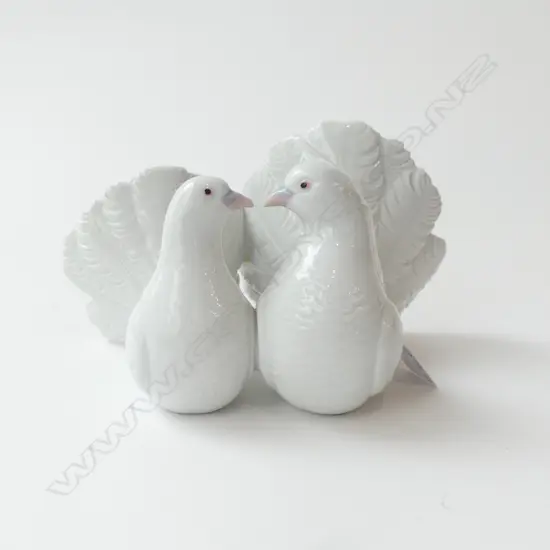 LLADRO #1169 COUPLE OF DOVES H.125mm