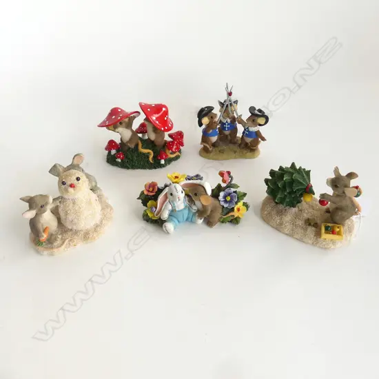 5 SILVESTRI 'CHARMING TAILS' RESIN MOUSE FIGURINES (1 FAULTED) H.110mm