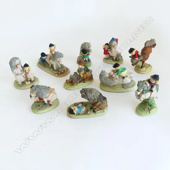 10 ASST. THELWELL RESIN HORSE FIGURINES H.80mm