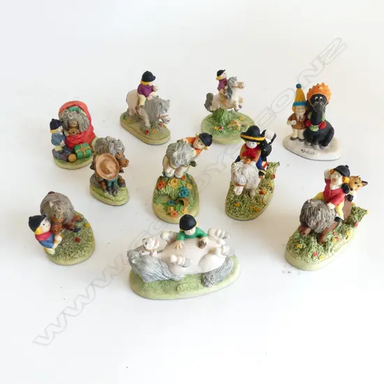 10 ASST. THELWELL RESIN HORSE FIGURINES H.80mm