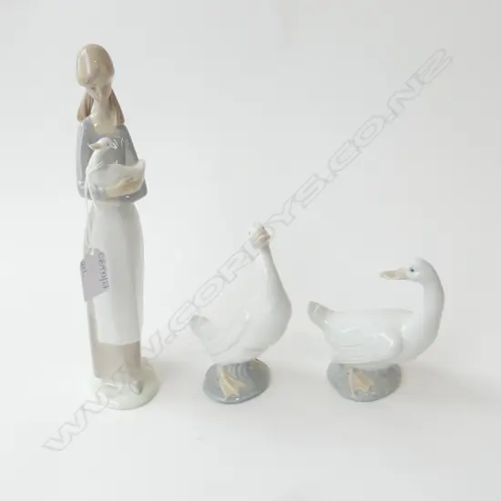 2 NAO GEESE + WOMAN w. DUCK H.265mm