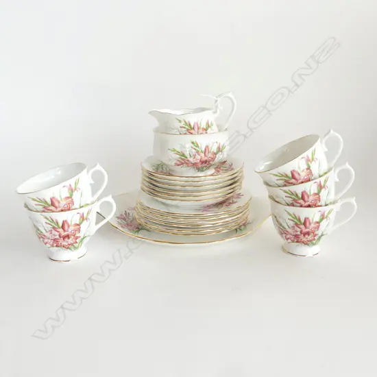 ROYAL ALBERT 'GLADIOLUS' PART TEA SET; 5 CUPS, 6 SAUCERS, 6 PLATES, CAKE PLATE, MILK & SUGAR