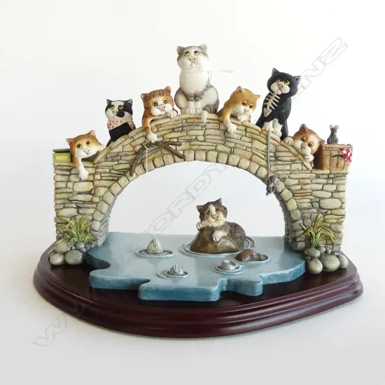 BORDER FINE ARTS LINDA JANE SMITH COMIC & CURIOUS CATS 'GONE FISHING' RESIN W.255mm