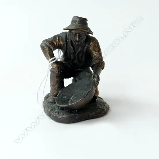 A. B. HOALN, BRONZE FIGURE OF A GOLD PANNER, 288/1000 1985 H.80mm