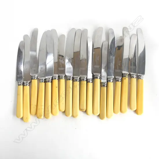 APPROX 17 VINTAGE CASEIN HANDLES SHEFFIELD STEEL TABLE KNIVES