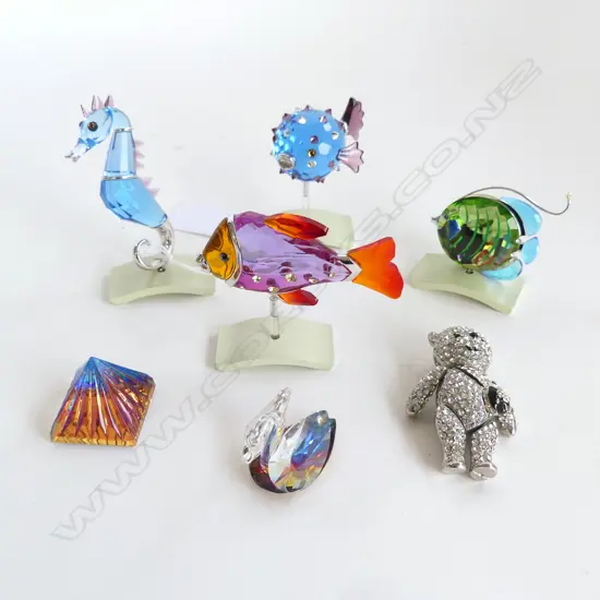 6 PCES SWAROVSKI (FISH ETC) + DIAMANTE TEDDY BEAR H.60mm