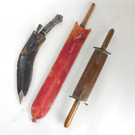 3 SWORDS IN SCABBARD (1 DOUBLE) L.580mm