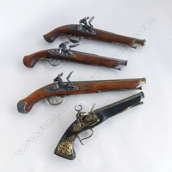 4 REPLICA FLINTLOCK PISTOLS L.440mm