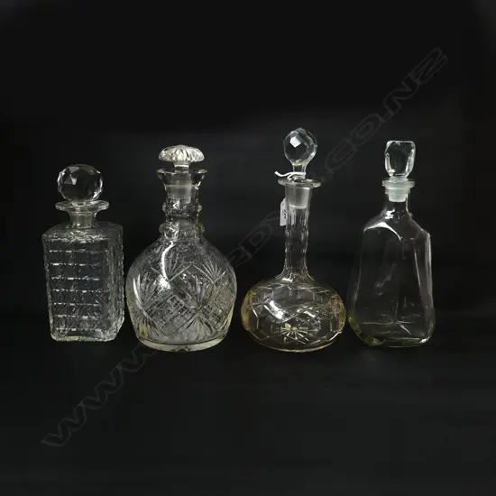 4 CRYSTAL DECANTERS H.260mm