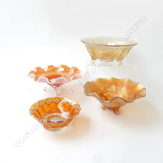 FOUR VINTAGE CARNIVAL GLASS BOWLS, D.220MM-140MM