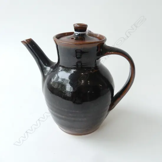 CREWENNA (HARRY & MAY DAVIS) LIDDED COFFEE POT H.200mm