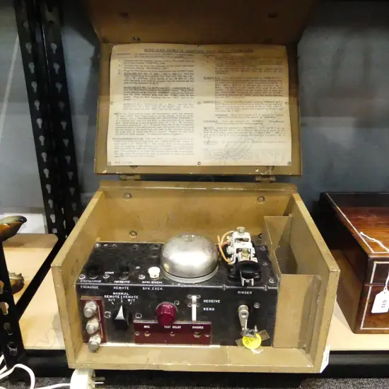 CANADIAN MILITARY BOXED MORSE CODE SET MADE BY RCA VICTOR.