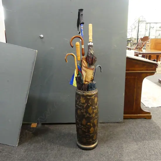 CERAMIC UMBRELLA STAND H.535mm (REPAIRED) + 5 UMBRELLAS & ITALIAN FIZAN TREKKING POLE