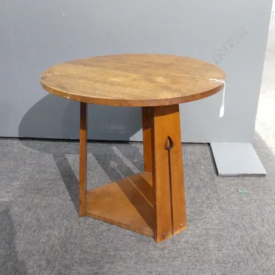 OAK ARTS & CRAFTS SIDE TABLE 585mm dia, H.525mm