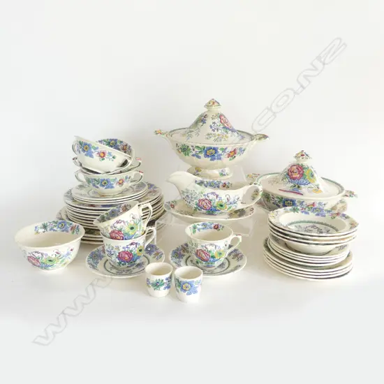 52 PCES MASONS 'STRATHMORE' some chips / crazing / hairlines