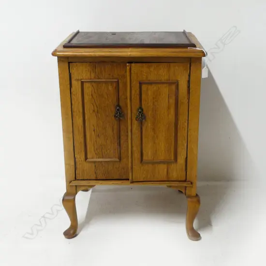 OAK RECORD CABINET 530x470x750mm