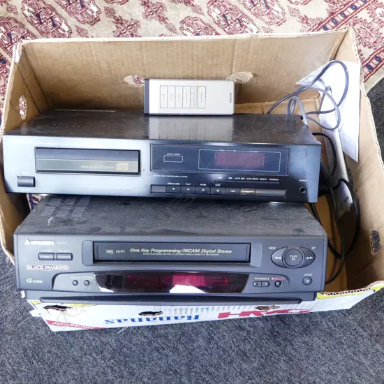 DENON CD PLAYER DCD-520,VHS PLAYER ETC