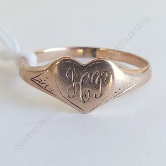VINTAGE 9ct ROSE GOLD HEART SIGNET RING 1.6gms SIZE Q 1/2