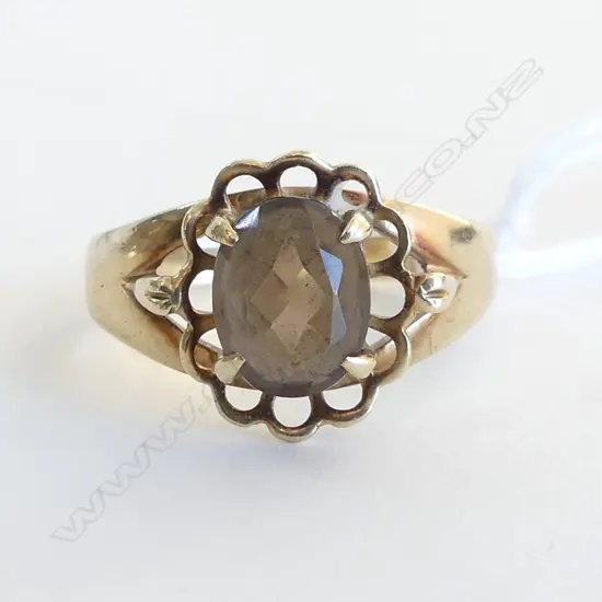 9ct GOLD & SMOKEY QUARTZ VINTAGE RING 2.9gms SIZE S