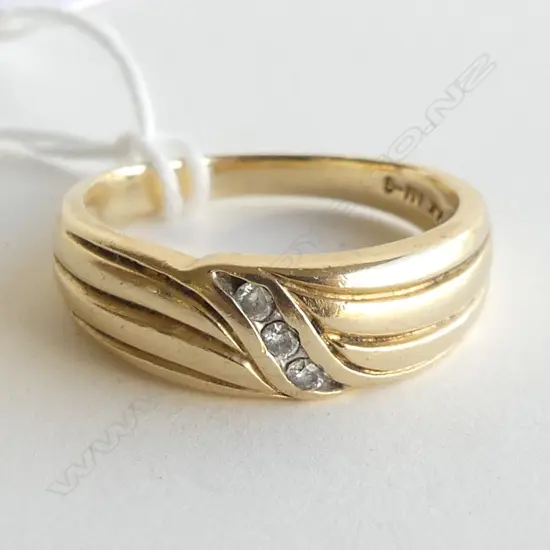 14CT GOLD & 3 STONE DIAMOND RING, WEIGHT 5.73GMS SIZE U