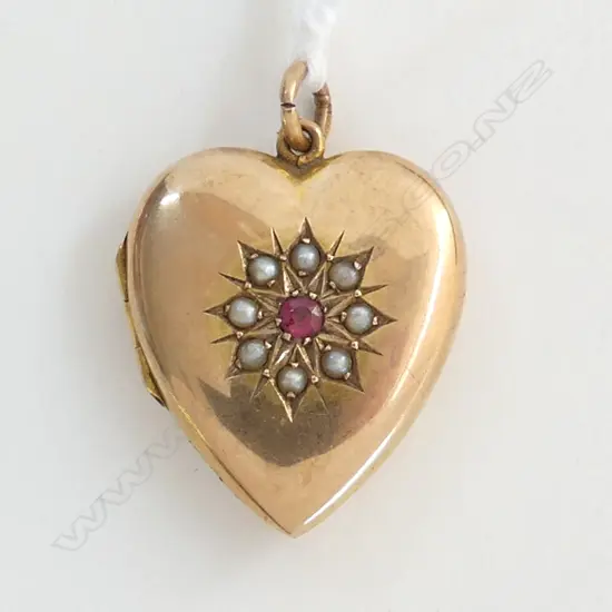 early 20thC 9ct GOLD HEART LOCKET PENDANT seed pearl set 4.15gms