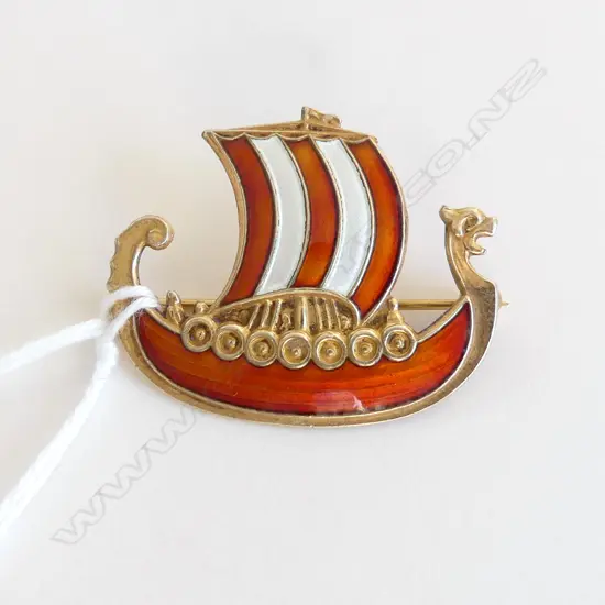 NORWEGIAN SILVER GILT AND ENAMEL BROOCH OF A VIKING SHIP L 40 MM