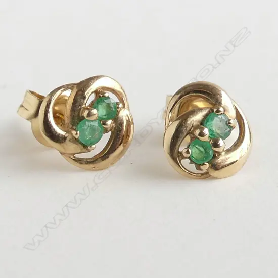 9ct EMERALD STUD EARRINGS, 0.8gm