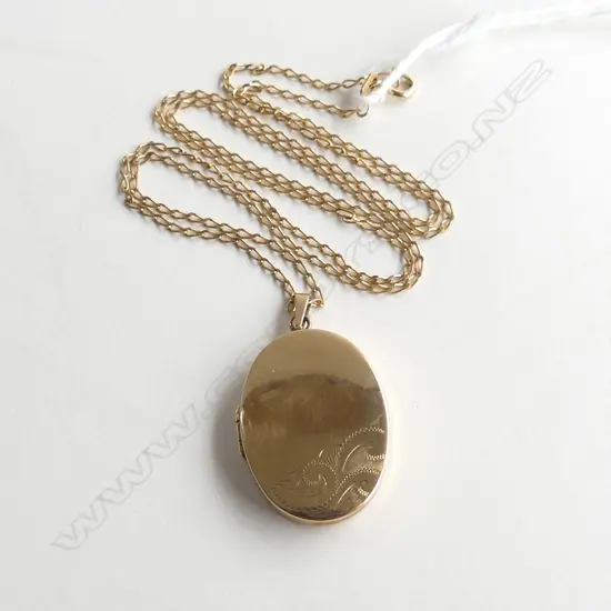 9CT YELLOW GOLD LOCKET ON CHAIN 5.85gms. chain L.430mm