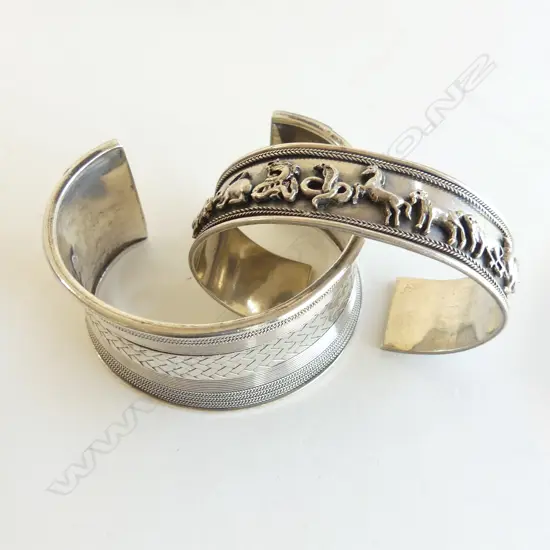 2 SILVER CUFFS, 1 w RELIEF OF ANIMALS 114gm