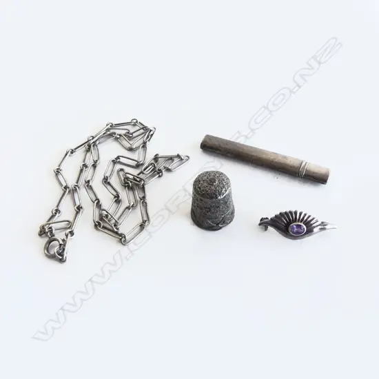 SILVER PENCIL HOLDER, ANTIQUE ENGRAVED THIMBLE, PAPER CLIP CHAIN & AMETHYST BROOCH 30.4gm